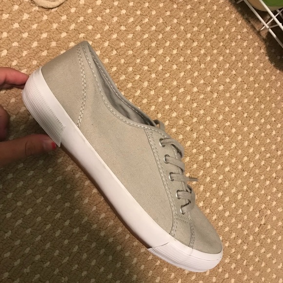 Old navy shoes - Picture 2 of 5